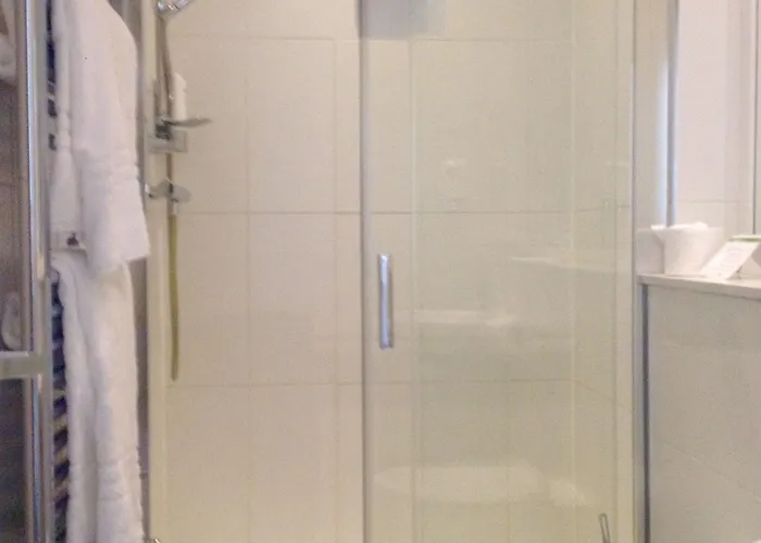 The Martello 2* Bray